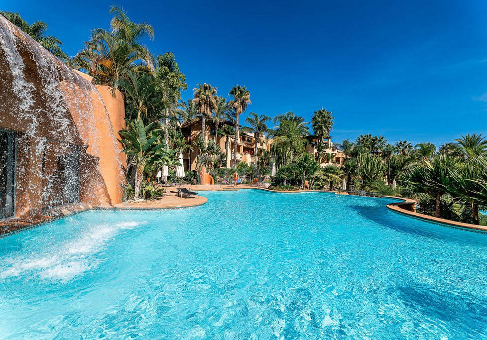 Elegant Garden Apartment In Mansion Club On Marbella’s Golden Mile