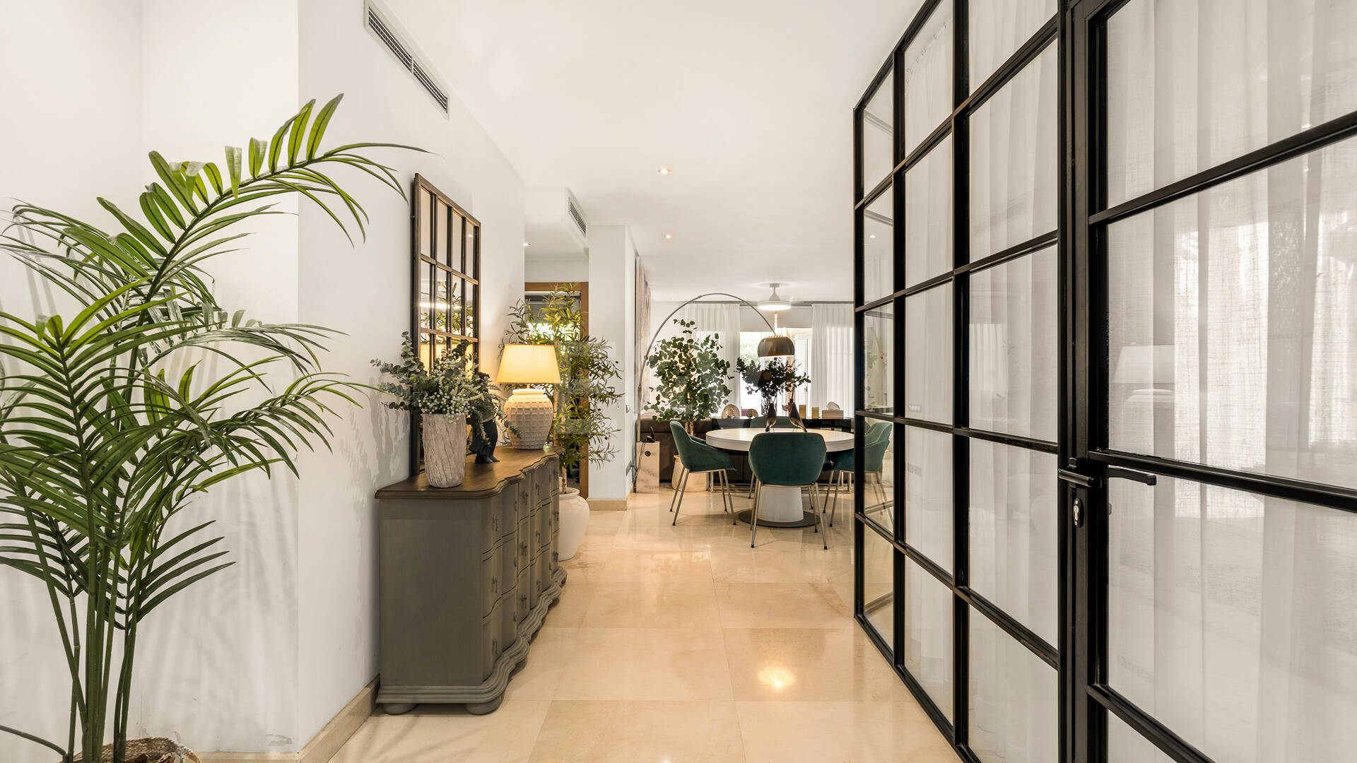 Elegantes Gartenapartment im Mansion Club an Marbellas Goldener Meile