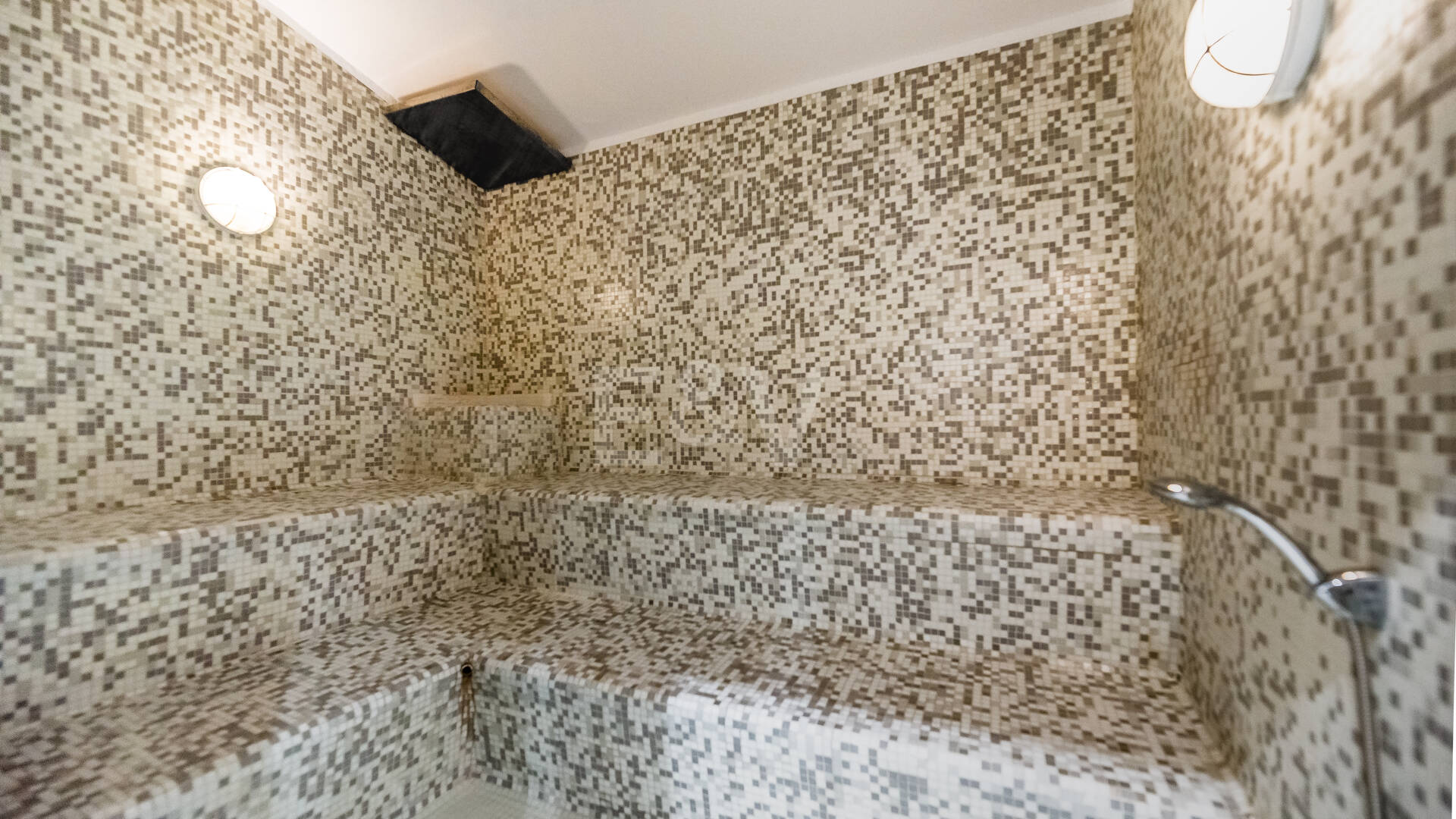 Elegantes Gartenapartment im Mansion Club an Marbellas Goldener Meile