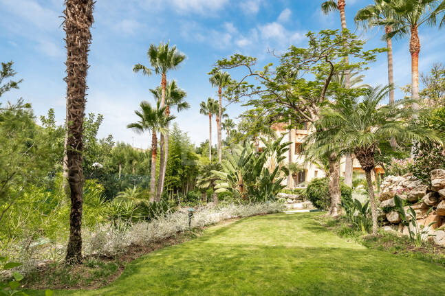 Elegantes Gartenapartment im Mansion Club an Marbellas Goldener Meile