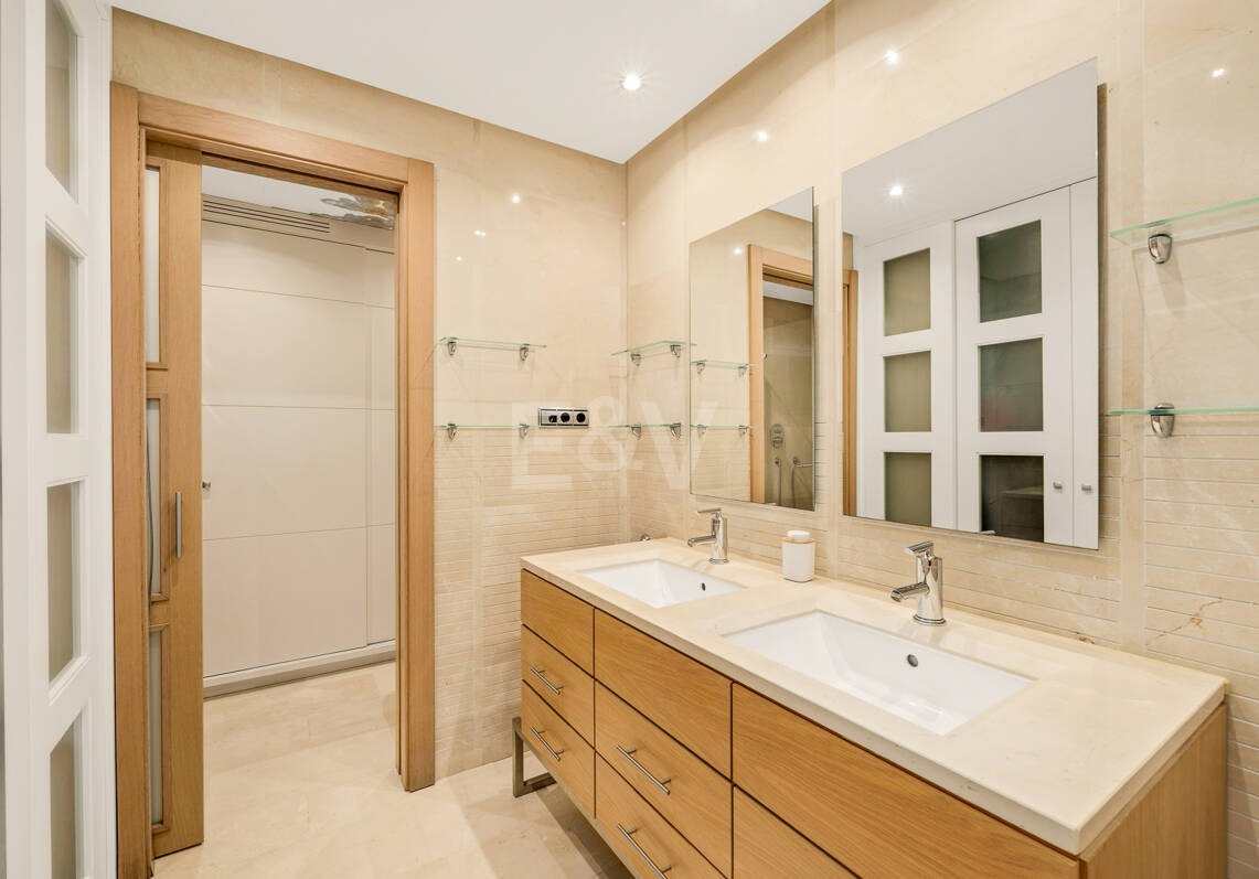 Elegant Garden Apartment In Mansion Club On Marbella’s Golden Mile