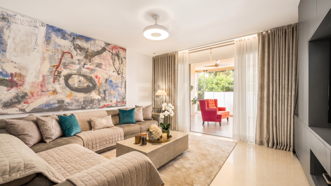 Elegante apartamento con jardín en Mansion Club, en la Milla de Oro de Marbella