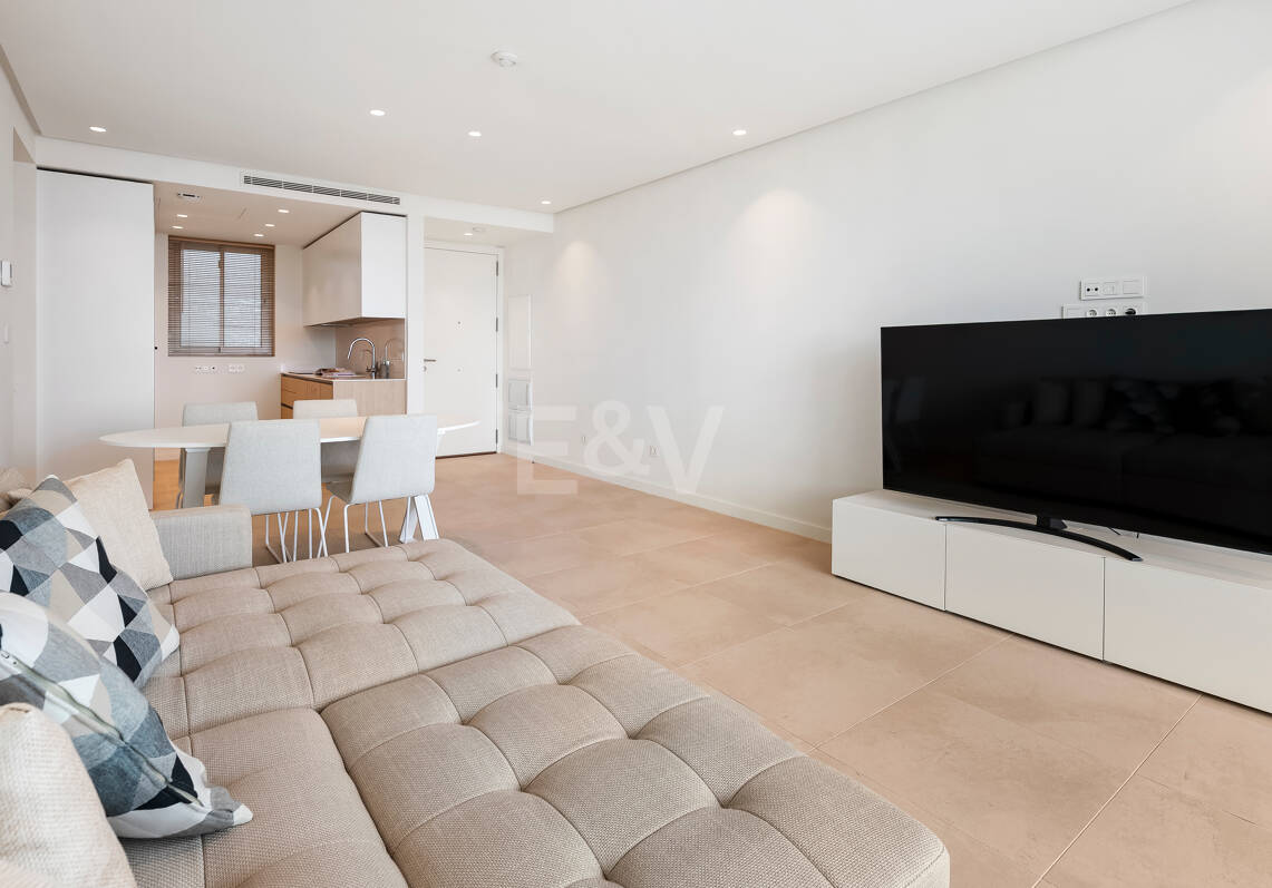 Contemporary Sea View Apartment in Palo Alto, Marbella