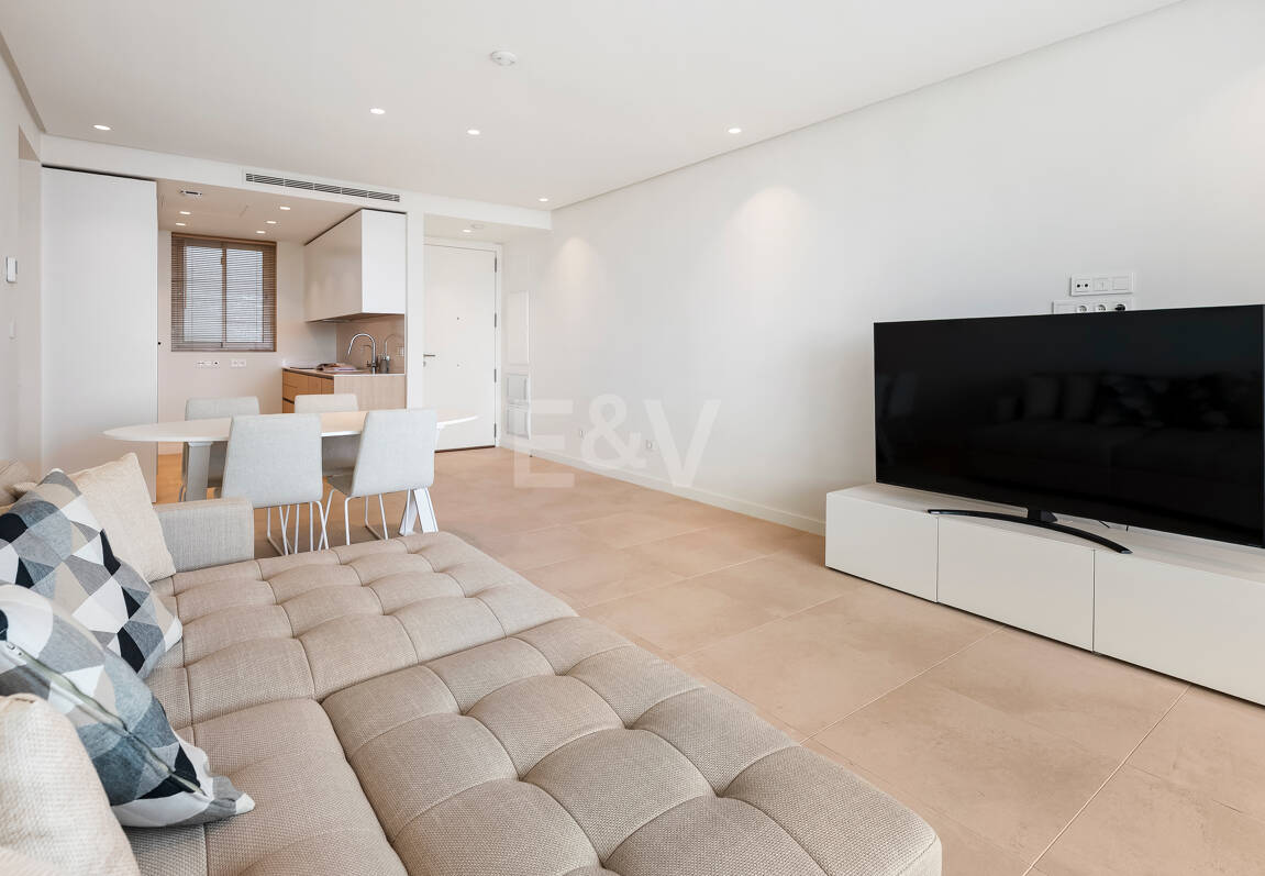 Contemporary Sea View Apartment in Palo Alto, Marbella