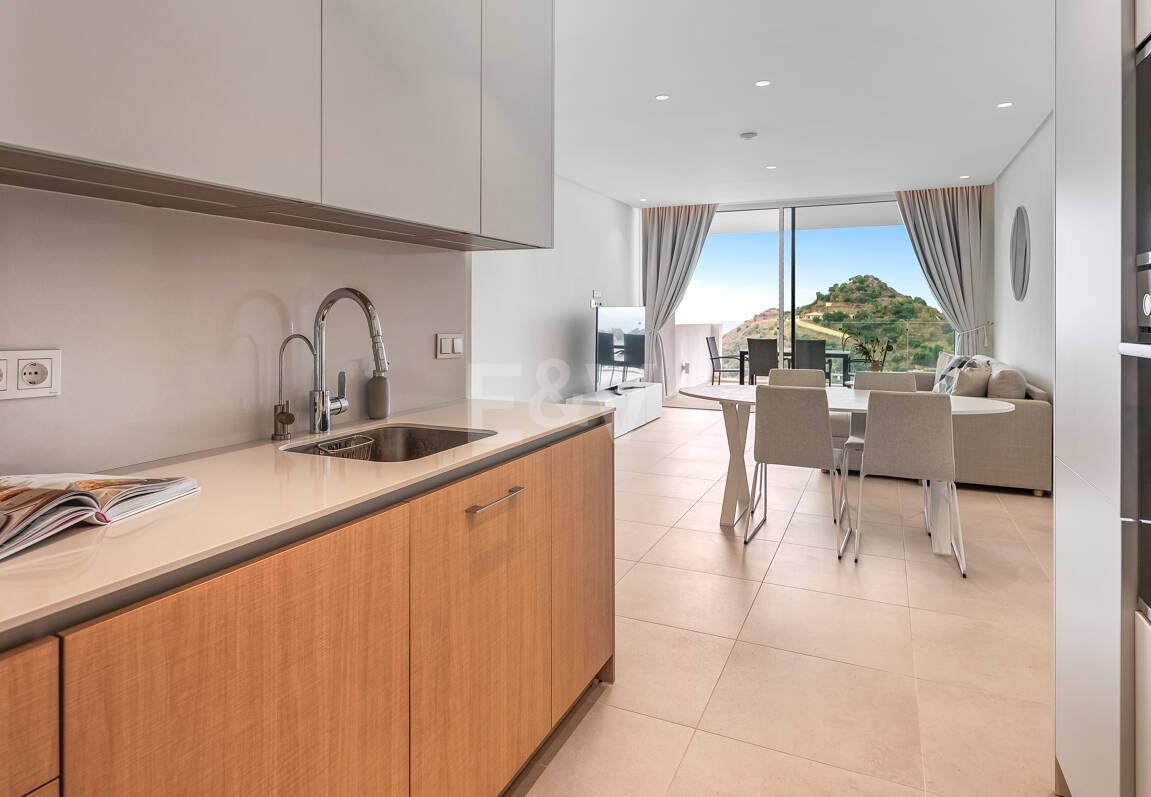 Contemporary Sea View Apartment in Palo Alto, Marbella