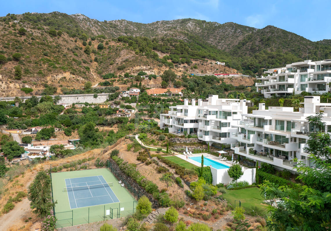Contemporary Sea View Apartment in Palo Alto, Marbella