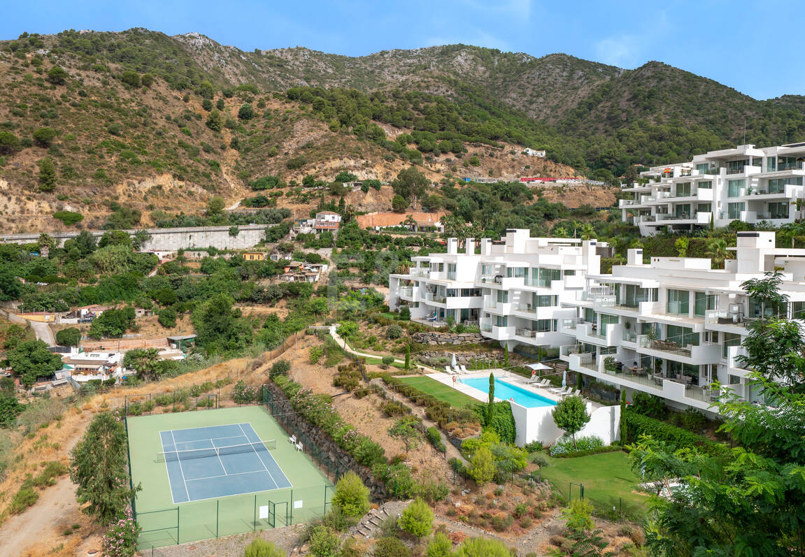 Contemporary Sea View Apartment in Palo Alto, Marbella