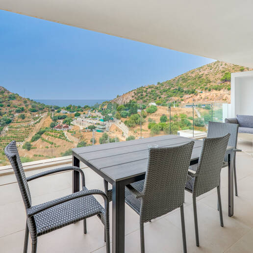 Contemporary Sea View Apartment in Palo Alto, Marbella