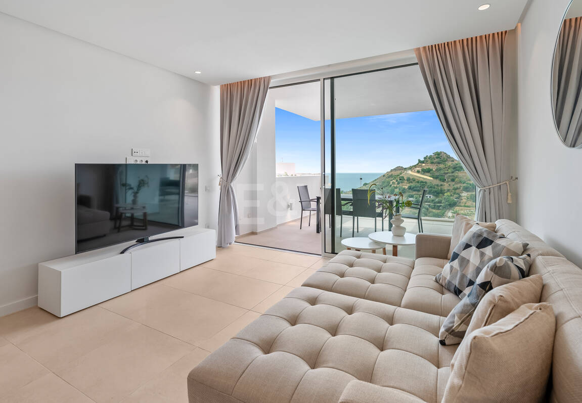 Contemporary Sea View Apartment in Palo Alto, Marbella