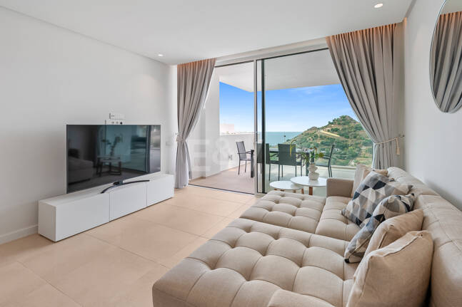 Contemporary Sea View Apartment in Palo Alto, Marbella