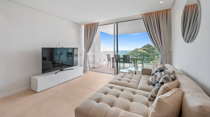 Contemporary Sea View Apartment in Palo Alto, Marbella
