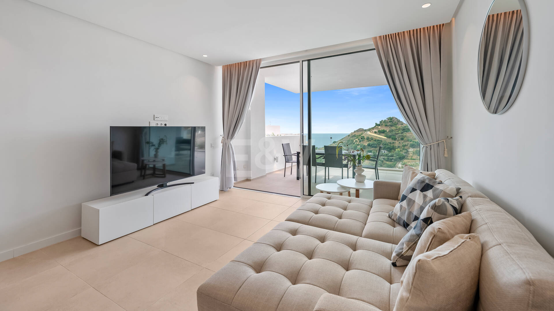 Contemporary Sea View Apartment in Palo Alto, Marbella