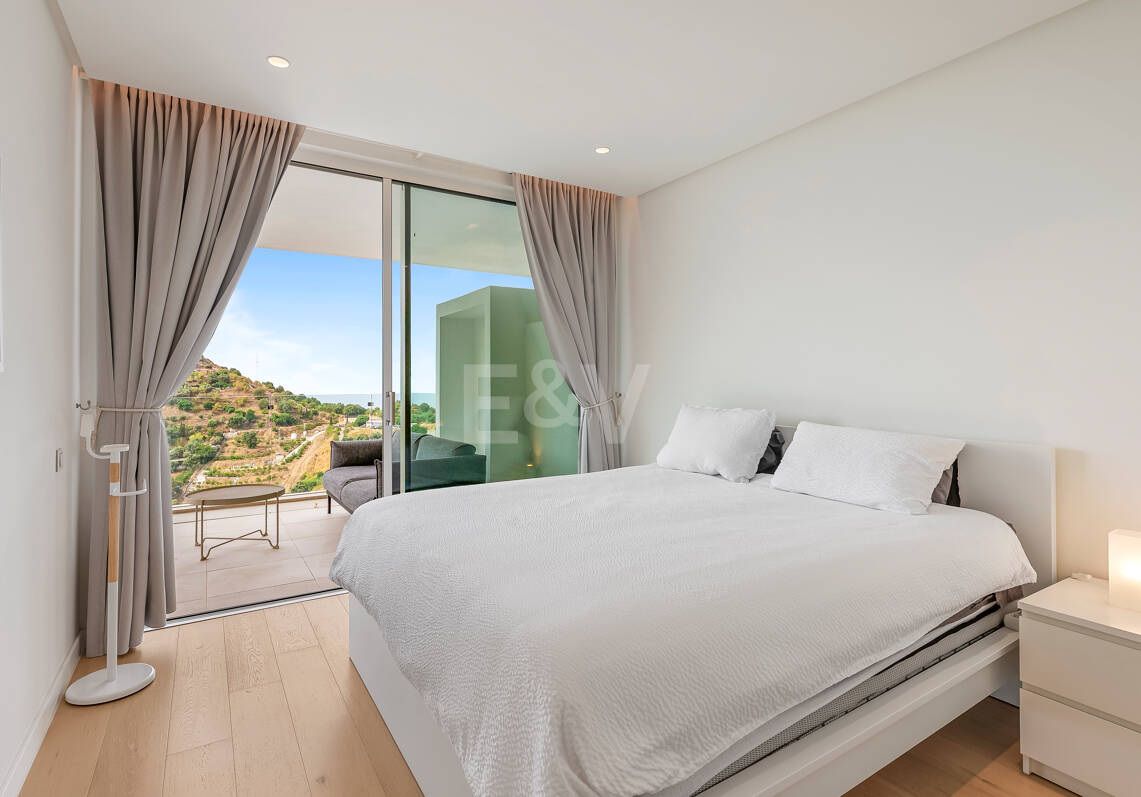 Contemporary Sea View Apartment in Palo Alto, Marbella