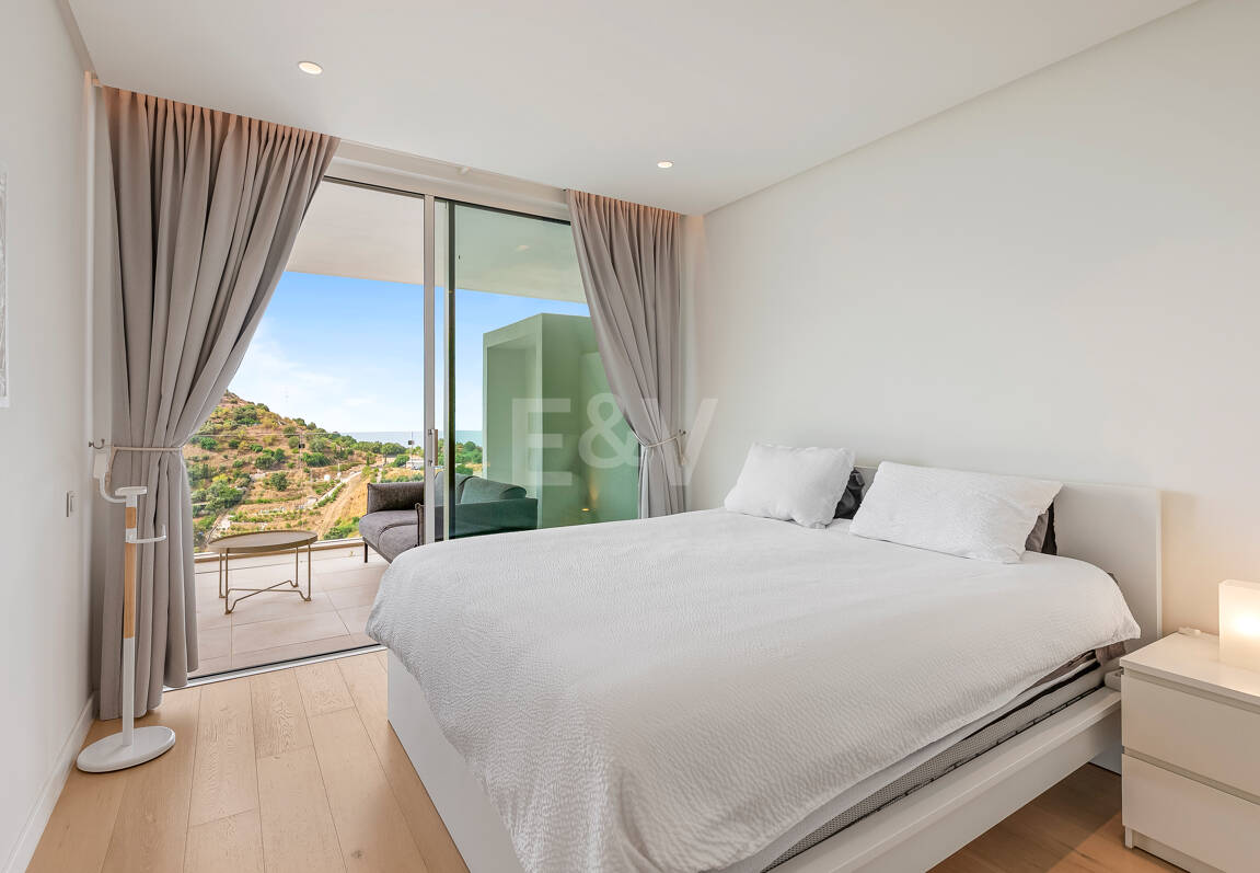 Contemporary Sea View Apartment in Palo Alto, Marbella