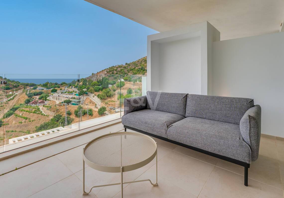 Contemporary Sea View Apartment in Palo Alto, Marbella