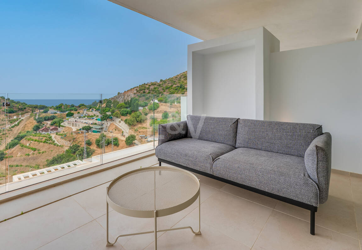 Contemporary Sea View Apartment in Palo Alto, Marbella