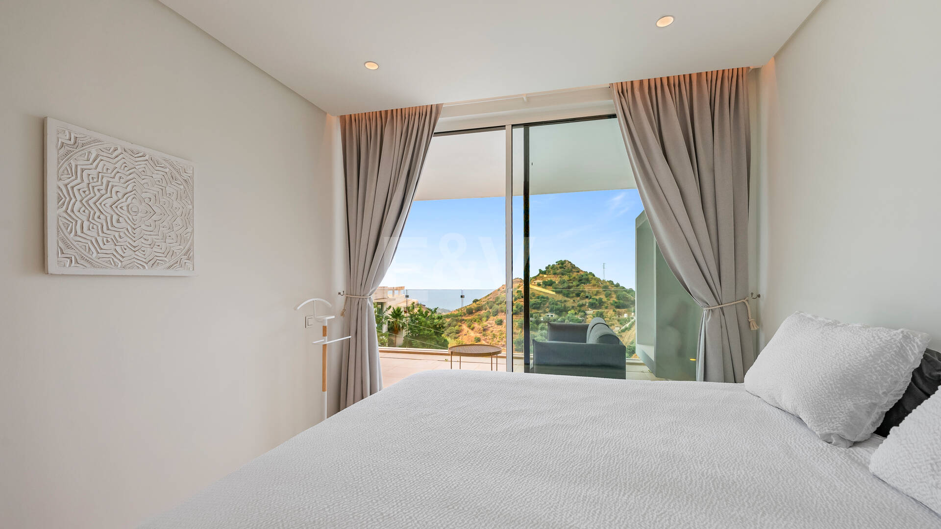 Contemporary Sea View Apartment in Palo Alto, Marbella