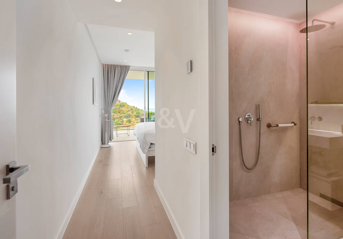 Contemporary Sea View Apartment in Palo Alto, Marbella