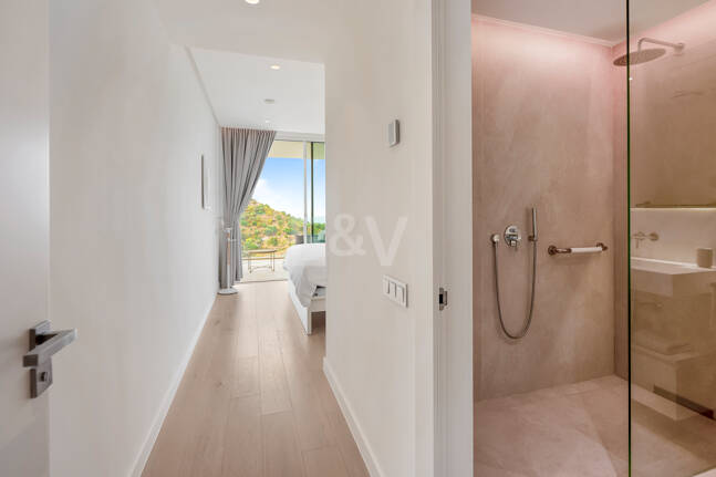 Contemporary Sea View Apartment in Palo Alto, Marbella