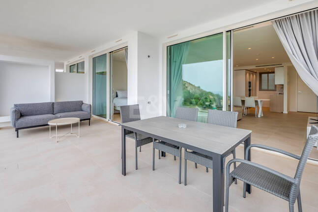 Contemporary Sea View Apartment in Palo Alto, Marbella