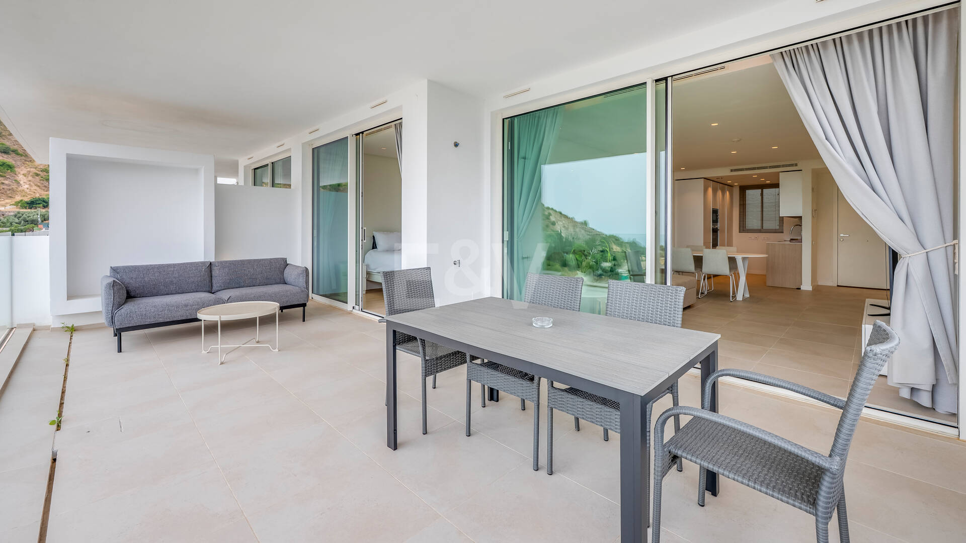 Contemporary Sea View Apartment in Palo Alto, Marbella