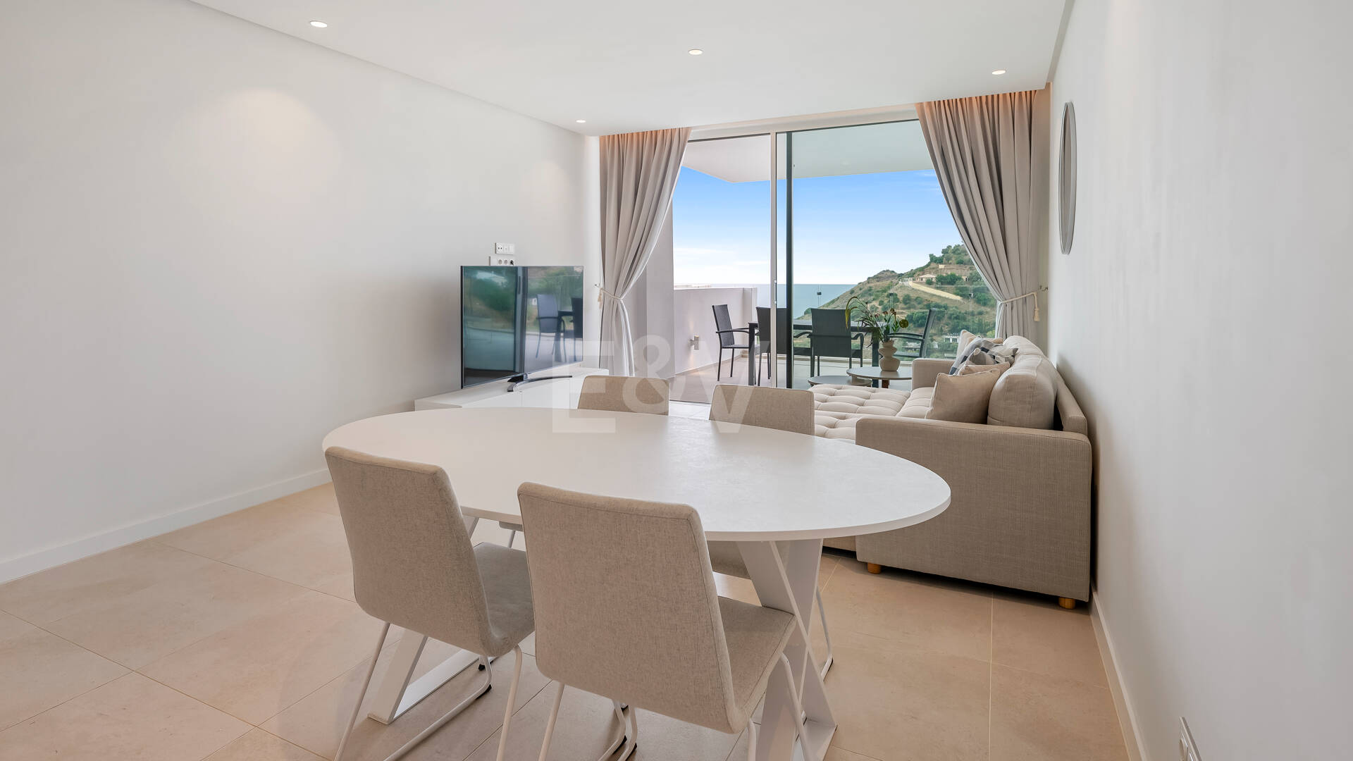 Contemporary Sea View Apartment in Palo Alto, Marbella