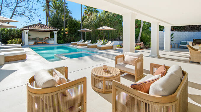 Elegante villa de golf en primera línea en La Cerquilla, Nueva Andalucía
