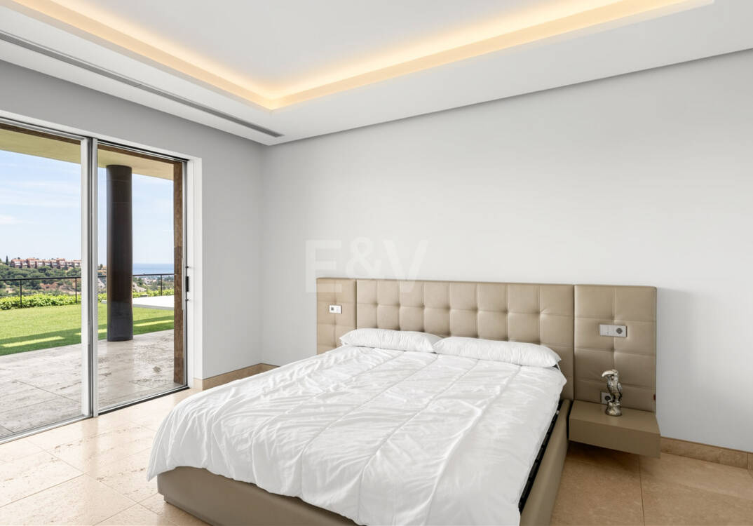 Contemporary Villa with Panoramic Views in Los Arqueros