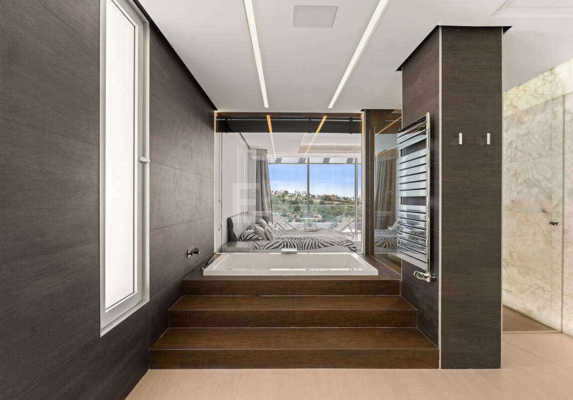 Contemporary Villa with Panoramic Views in Los Arqueros