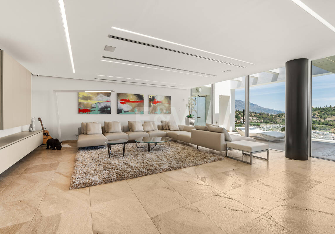 Contemporary Villa with Panoramic Views in Los Arqueros