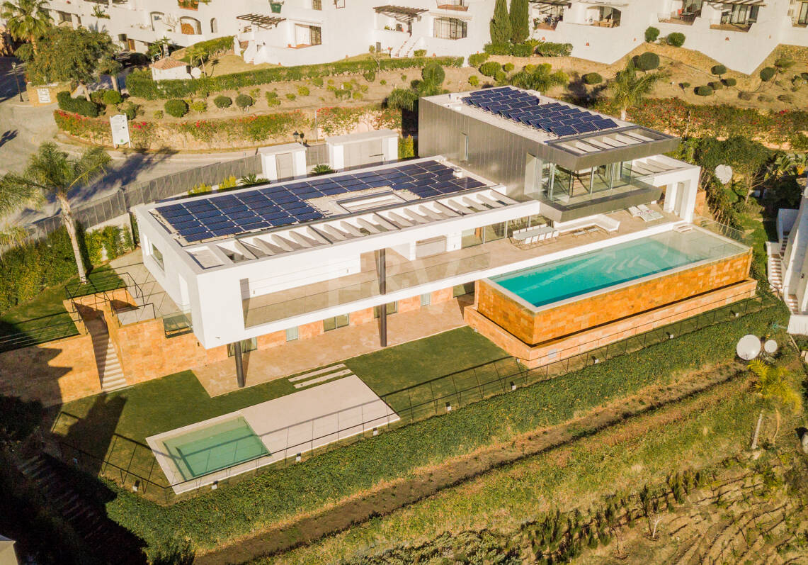 Contemporary Villa with Panoramic Views in Los Arqueros