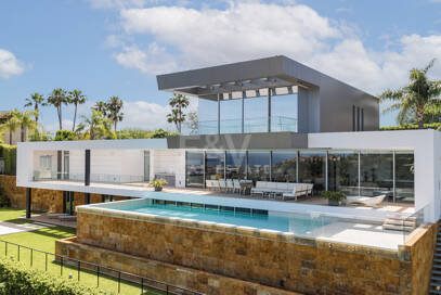 Zeitgenössische Villa mit Panoramablick in Los Arqueros
