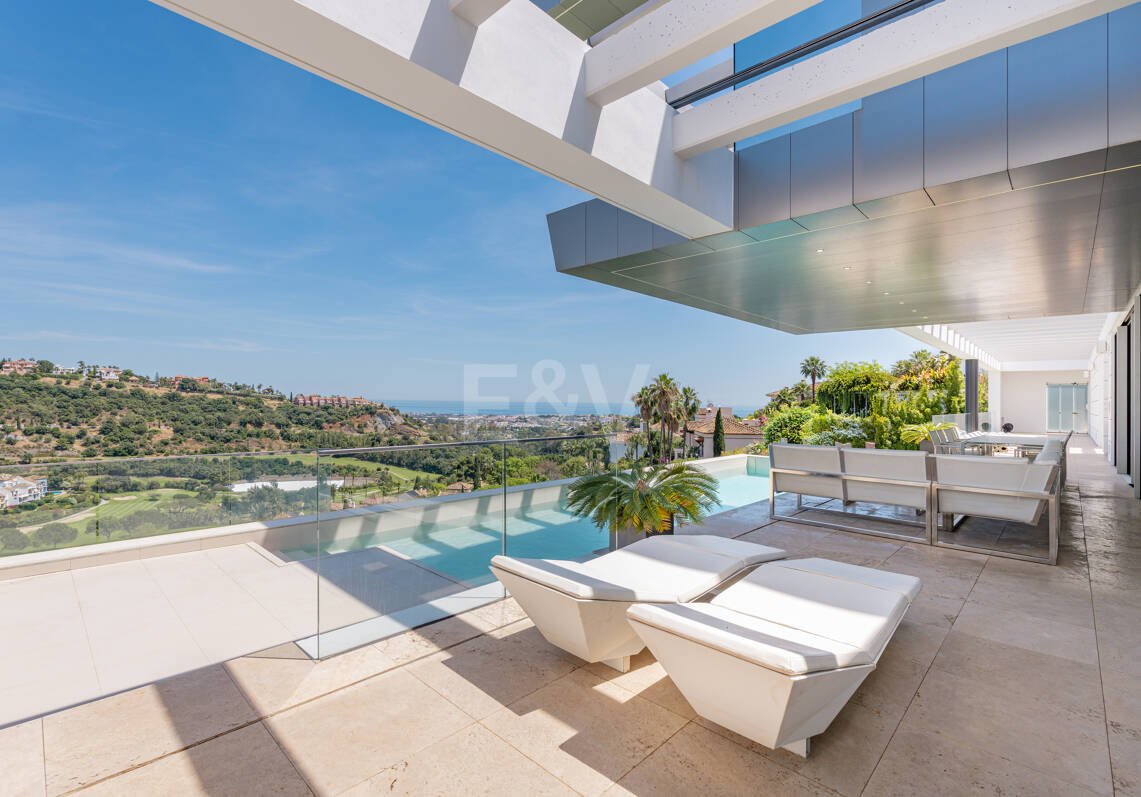 Contemporary Villa with Panoramic Views in Los Arqueros