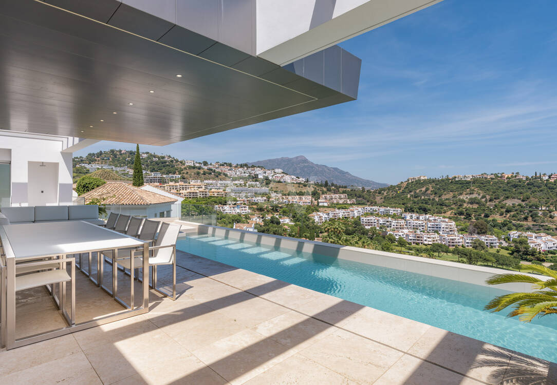 Zeitgenössische Villa mit Panoramablick in Los Arqueros