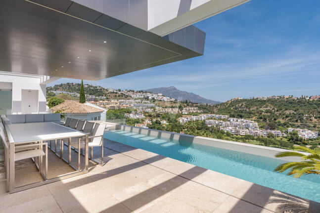 Zeitgenössische Villa mit Panoramablick in Los Arqueros