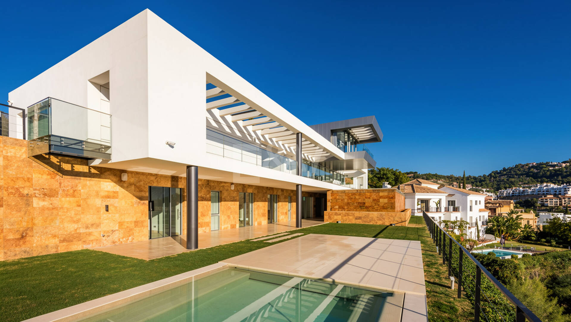 Zeitgenössische Villa mit Panoramablick in Los Arqueros