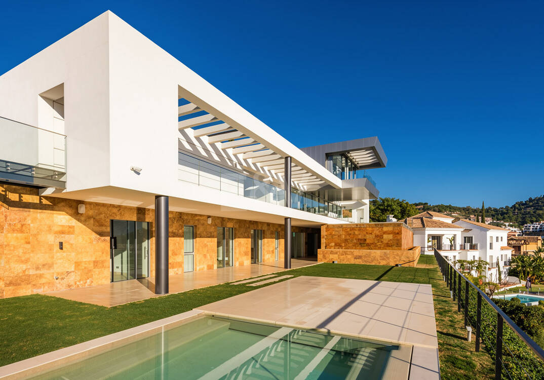 Contemporary Villa with Panoramic Views in Los Arqueros