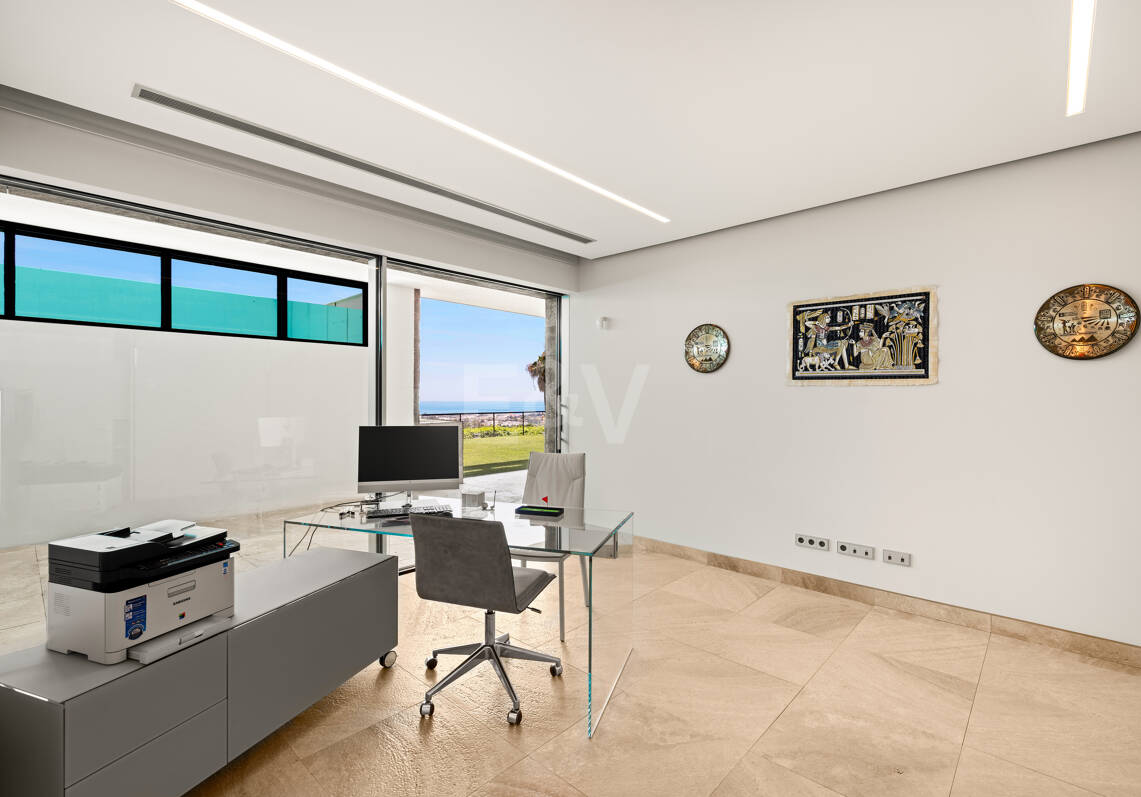 Contemporary Villa with Panoramic Views in Los Arqueros