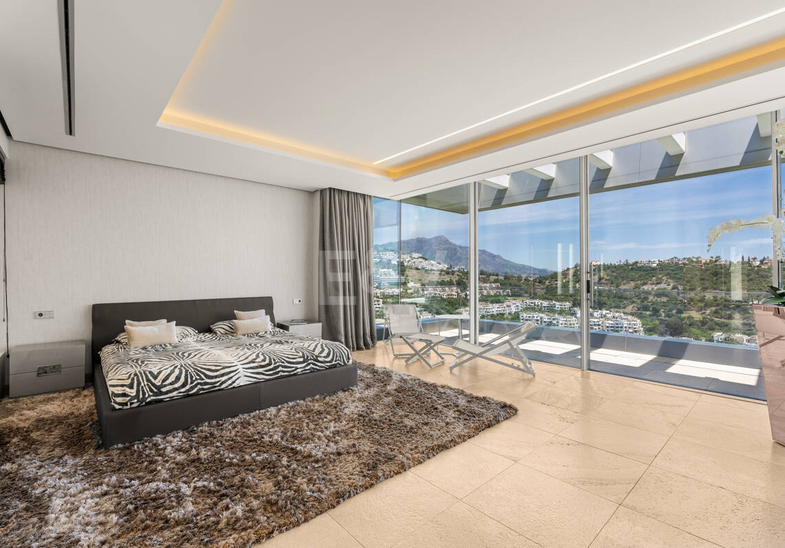 Contemporary Villa with Panoramic Views in Los Arqueros
