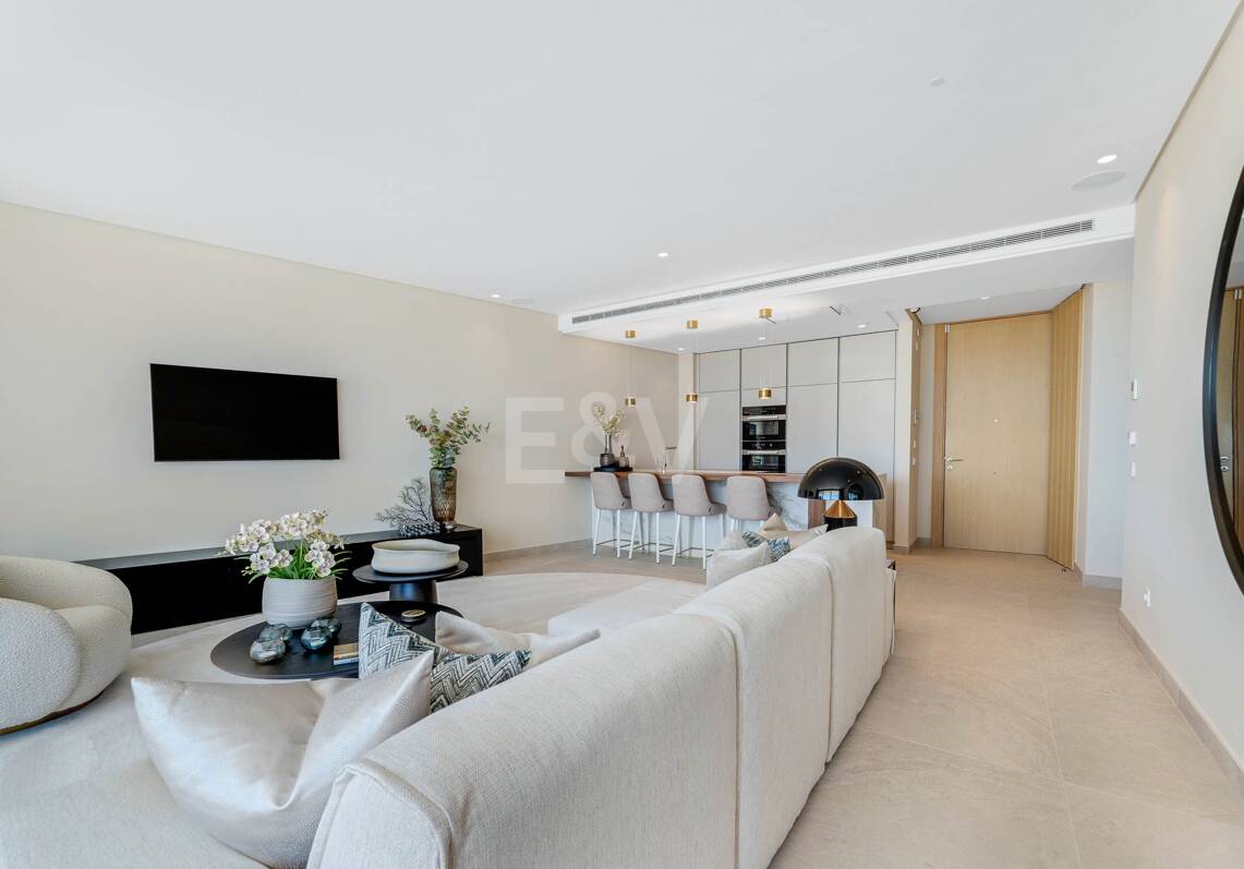 Magnificent Ground-Floor apartment in La Quinta with panoramic sea & mountain views