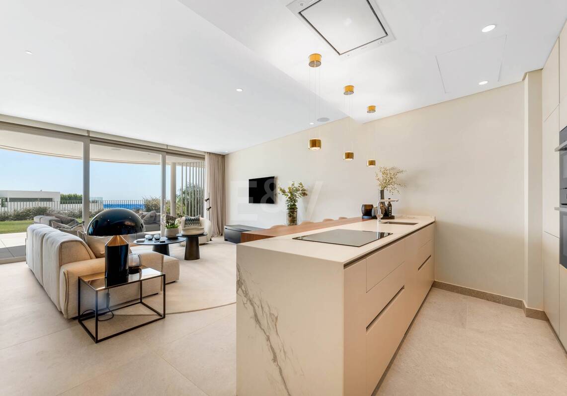 Magnificent Ground-Floor apartment in La Quinta with panoramic sea & mountain views