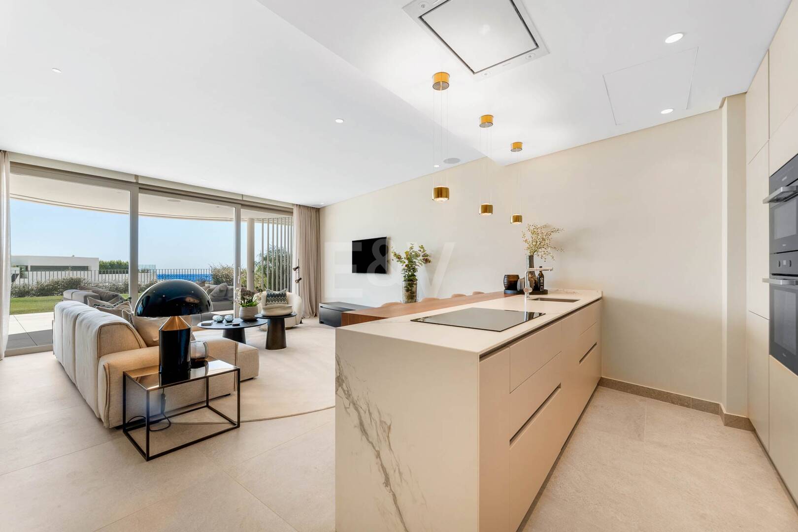 Magnificent Ground-Floor apartment in La Quinta with panoramic sea & mountain views