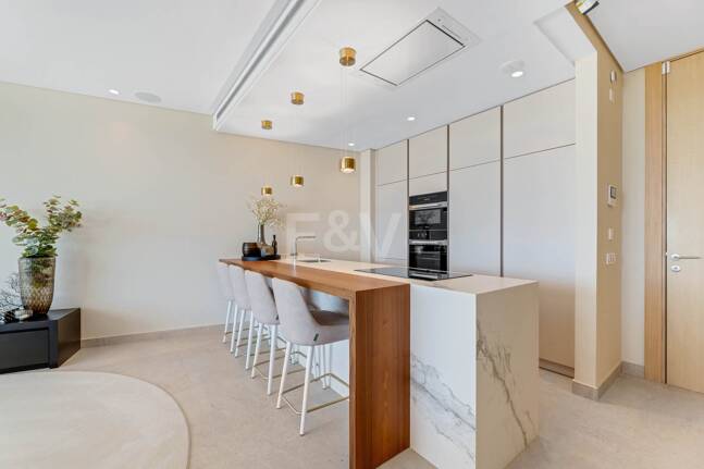 Magnificent Ground-Floor apartment in La Quinta with panoramic sea & mountain views