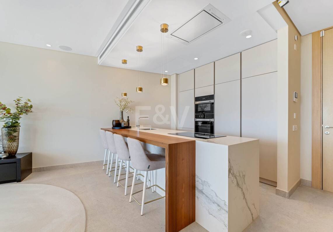 Magnificent Ground-Floor apartment in La Quinta with panoramic sea & mountain views