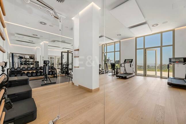 Magnificent Ground-Floor apartment in La Quinta with panoramic sea & mountain views