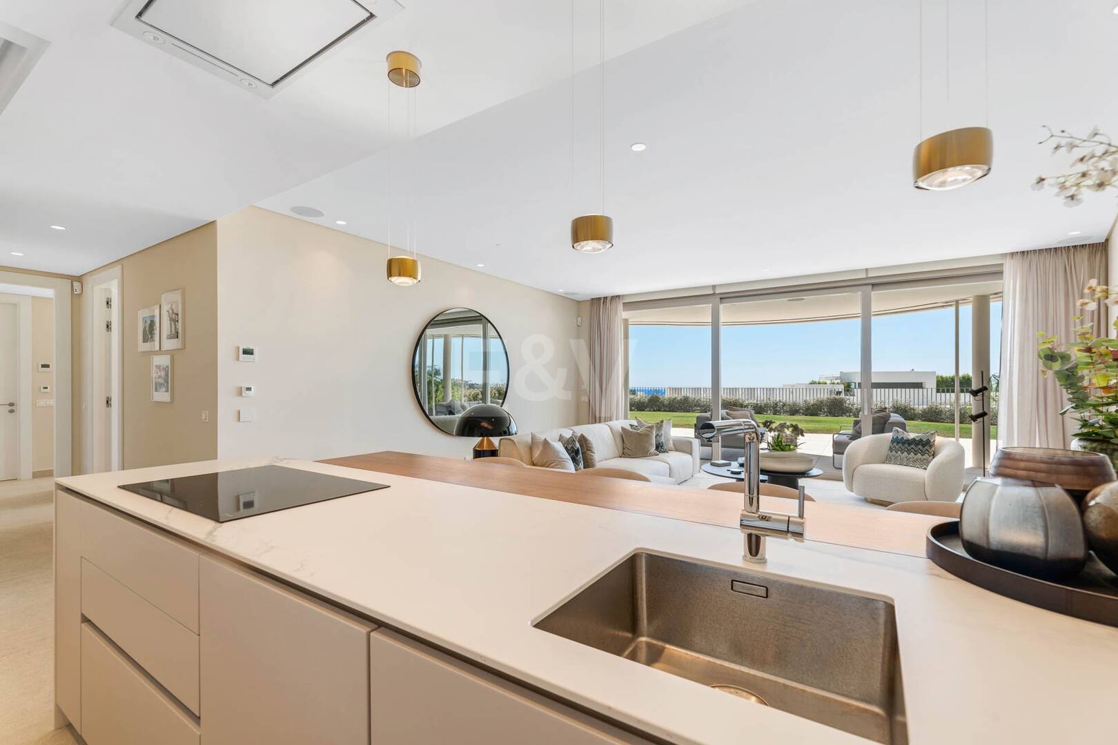 Magnificent Ground-Floor apartment in La Quinta with panoramic sea & mountain views