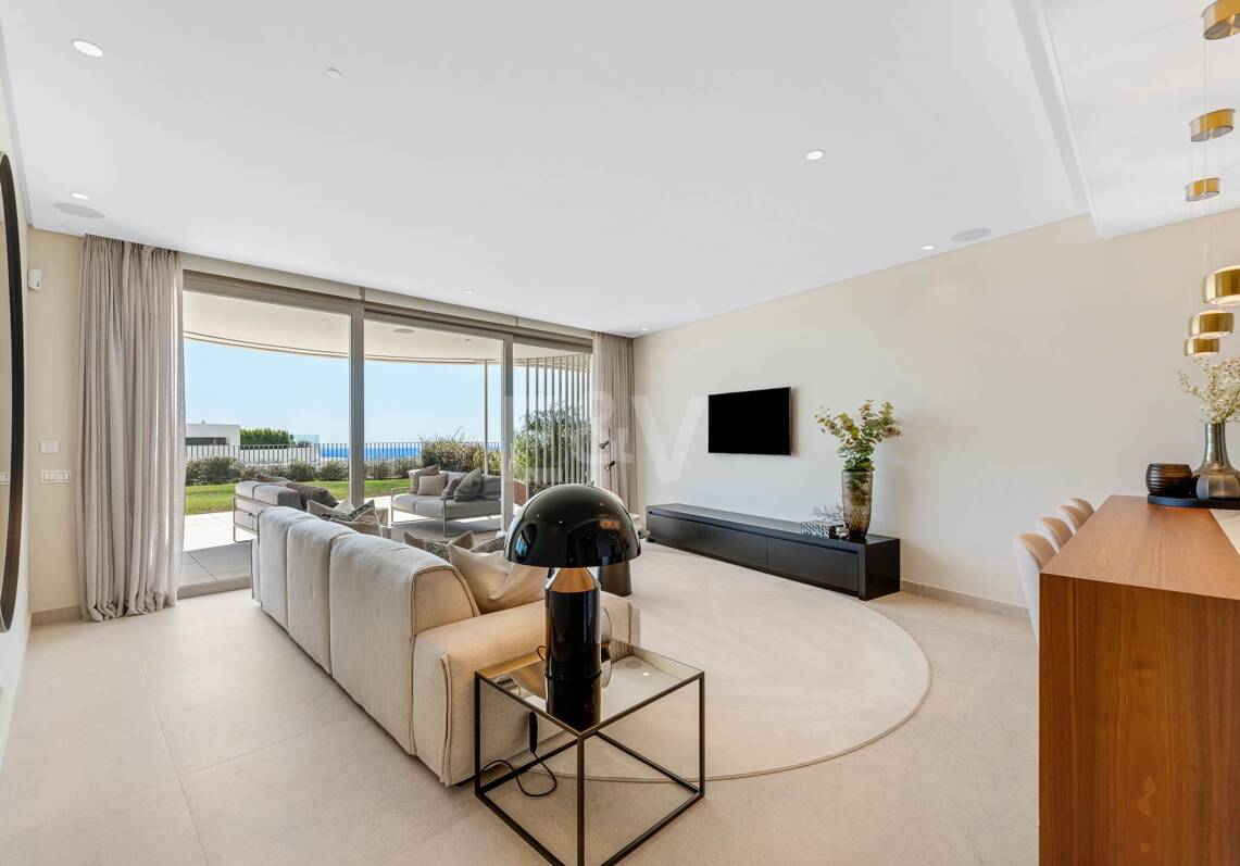 Magnificent Ground-Floor apartment in La Quinta with panoramic sea & mountain views