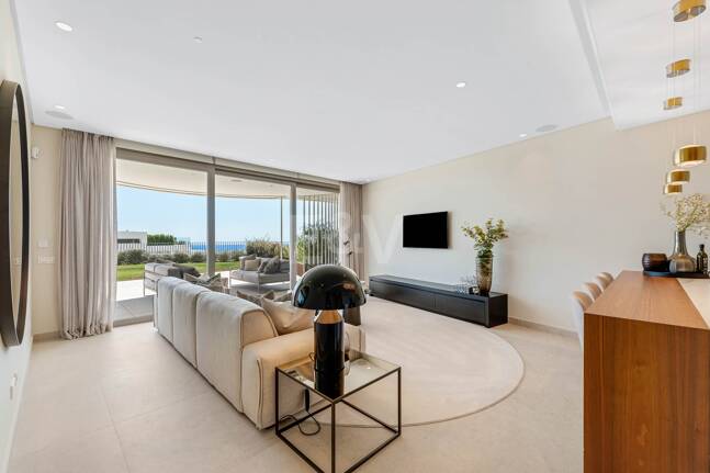 Magnificent Ground-Floor apartment in La Quinta with panoramic sea & mountain views
