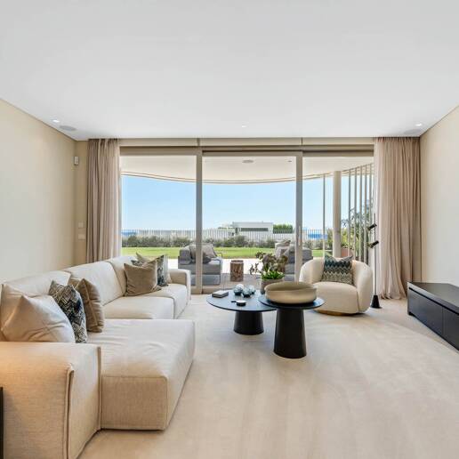Magnificent Ground-Floor apartment in La Quinta with panoramic sea & mountain views