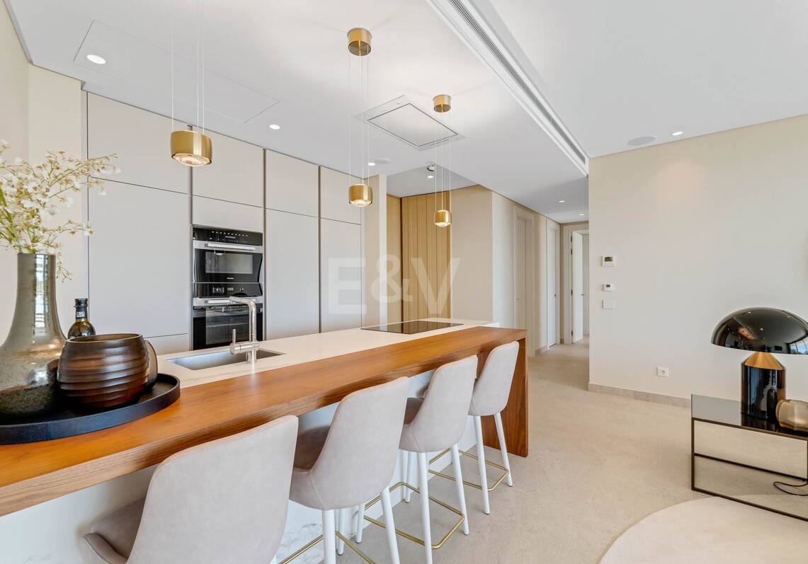 Magnificent Ground-Floor apartment in La Quinta with panoramic sea & mountain views